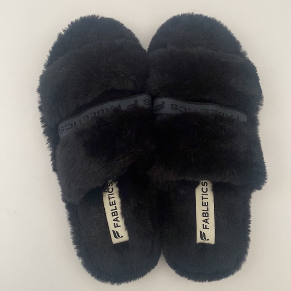 Fabletics Black Furry Snug Strap Slipper Slides - Picture 5 of 9